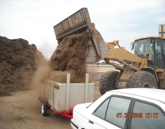 8x4 Trailer Dumping A HUGE Load